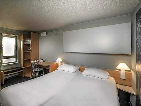 Standard Double Room with Two Single Beds