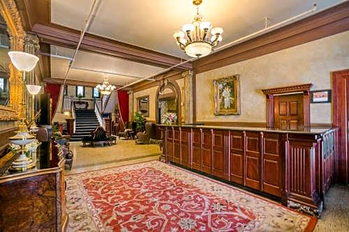 Marqueen Hotel
