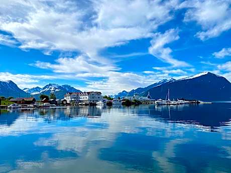 Sunde Fjord Hotel, free and easy parking