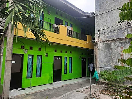 OYO Life  93023 Kost Bulan Karawang