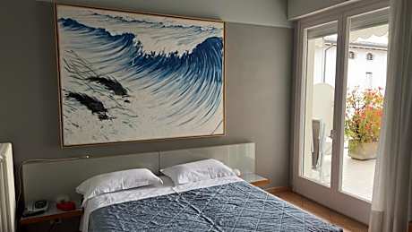 Double or Twin Room with Lake View