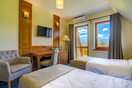 Double or Twin Room with Mountain View