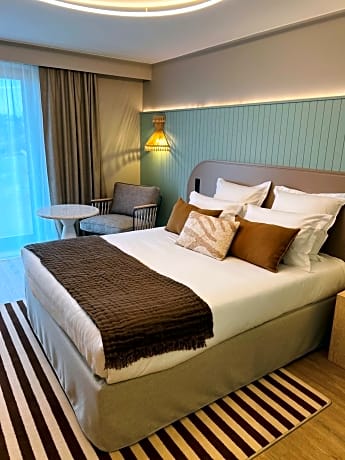 Double Room with Side Sea View - Disability Access