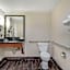 Comfort Suites East