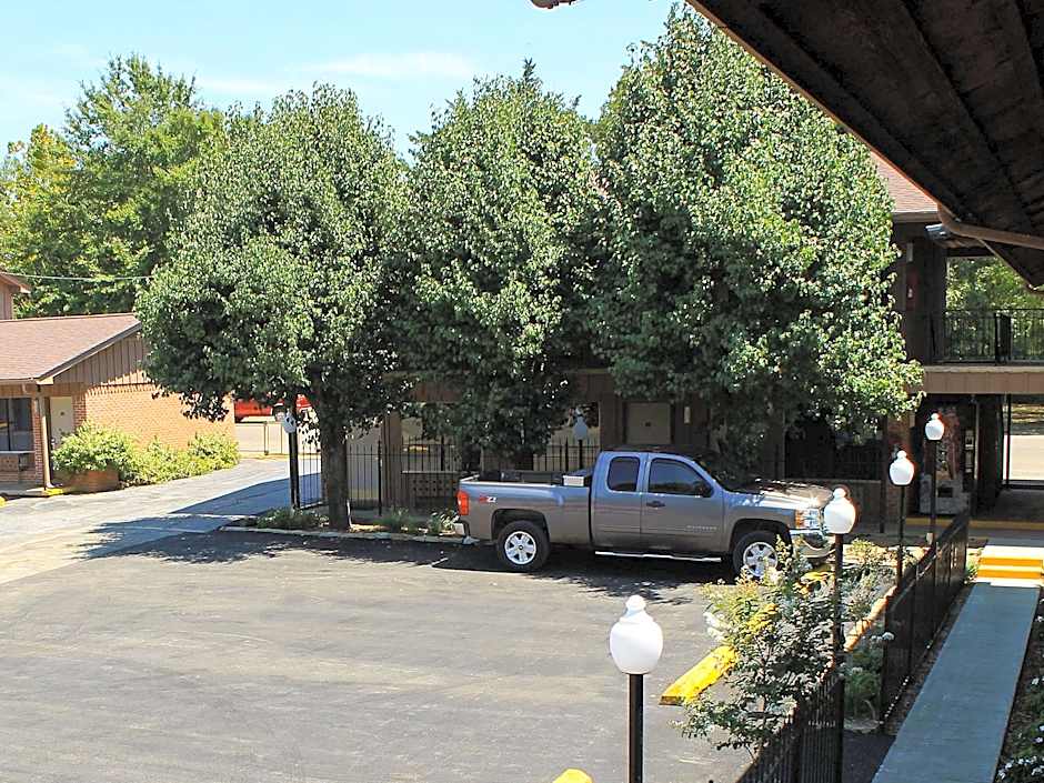 Charles Wesley Motor Lodge Broken Bow