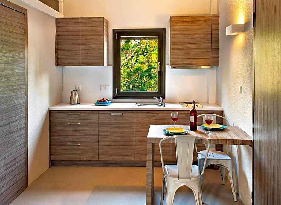 Sani More & Sani Woods