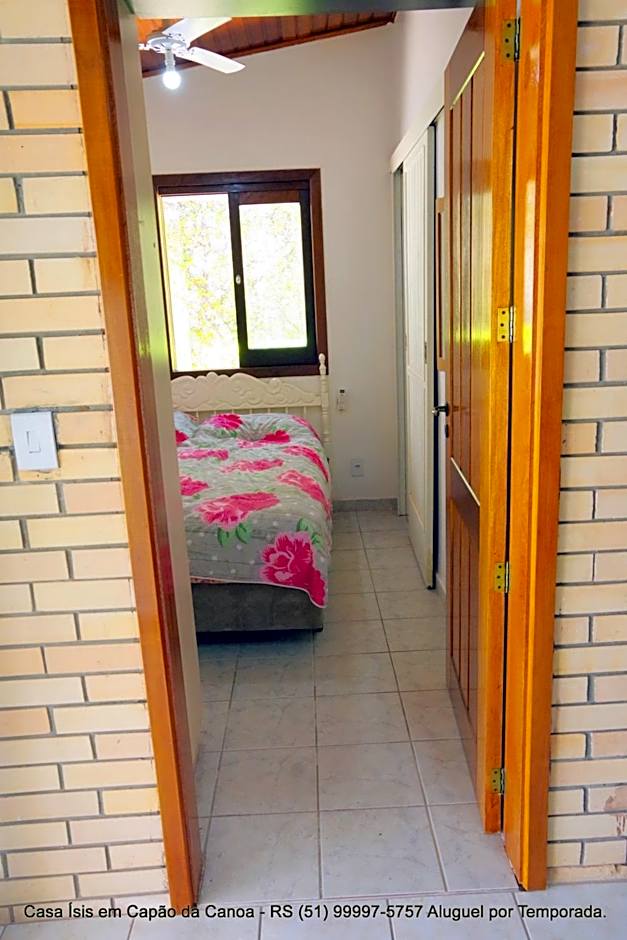 Casa ÍSIS de aluguel por temporada em Capão da Canoa com piscina