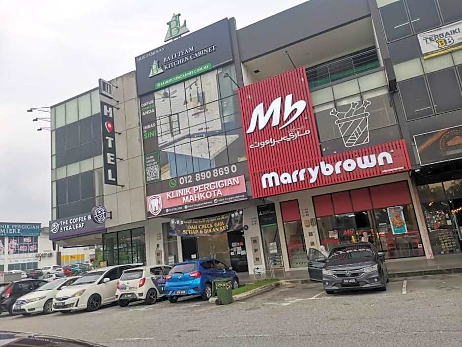 Casa D'Faiz Alanis near KLIA pool olympic size