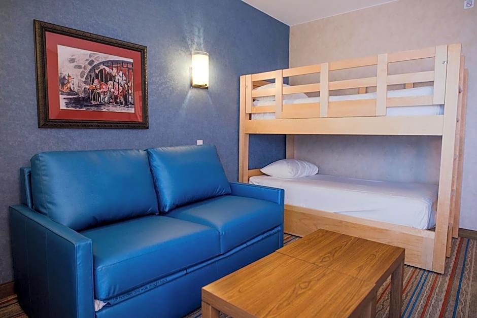 Howard Johnson by Wyndham Anaheim Hotel & Water Playground