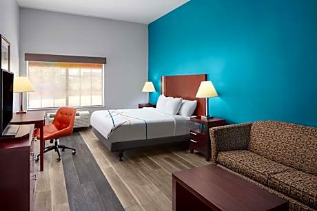 1 King Bed Deluxe Mobility Accessible Room Non-Smoking