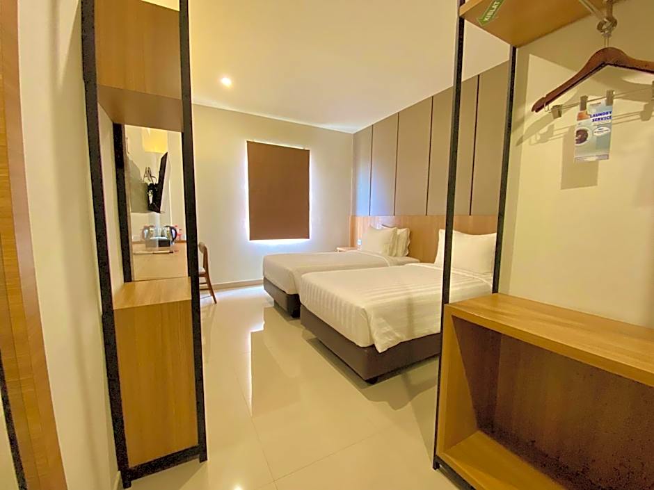 Front One Hotel Gombong