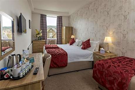 Family Room with One Double Bed and One Single Bed - Non-Smoking