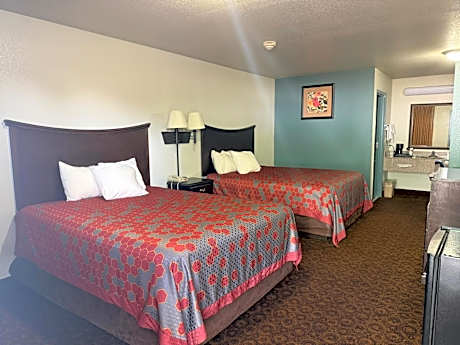Queen Room with Two Queen Beds - Non-Smoking