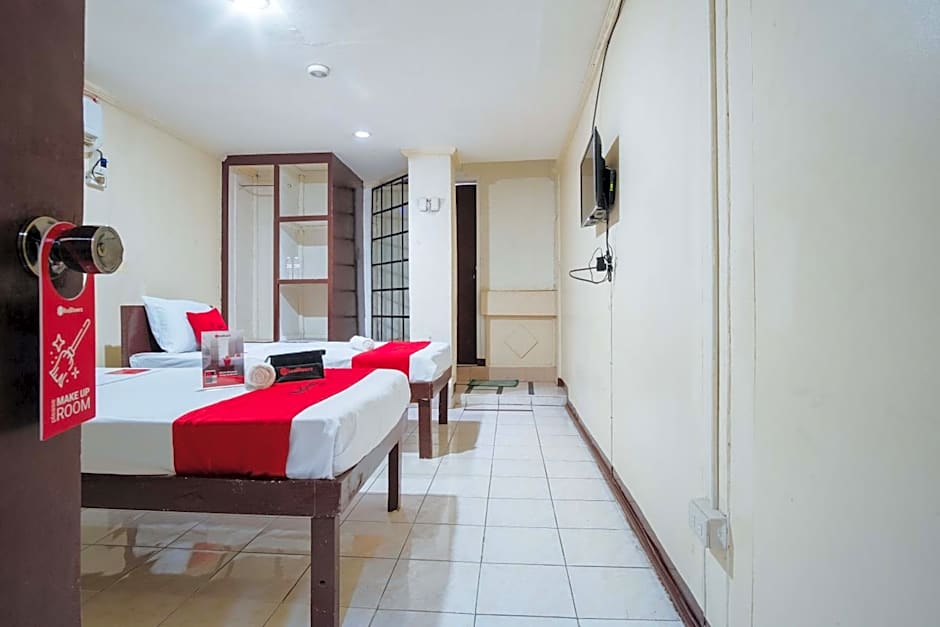 RedDoorz @Downtown Bacolod