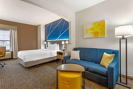 Queen Suite - Accessible/Non-Smoking