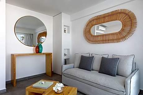 Deluxe Suite with Sea View