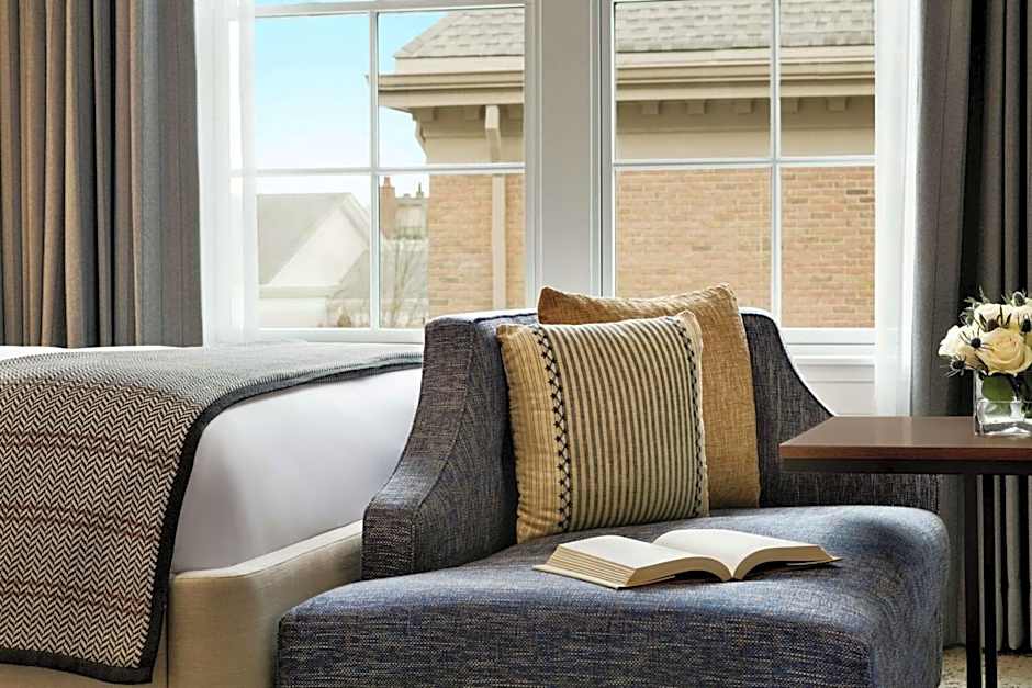 The Harpeth Downtown Franklin, Curio Collection by Hilton