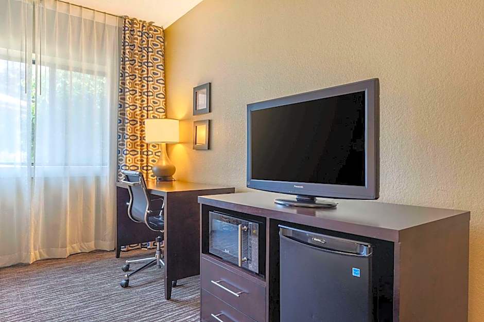 Suburban Studios Arlington Heights - Elk Grove