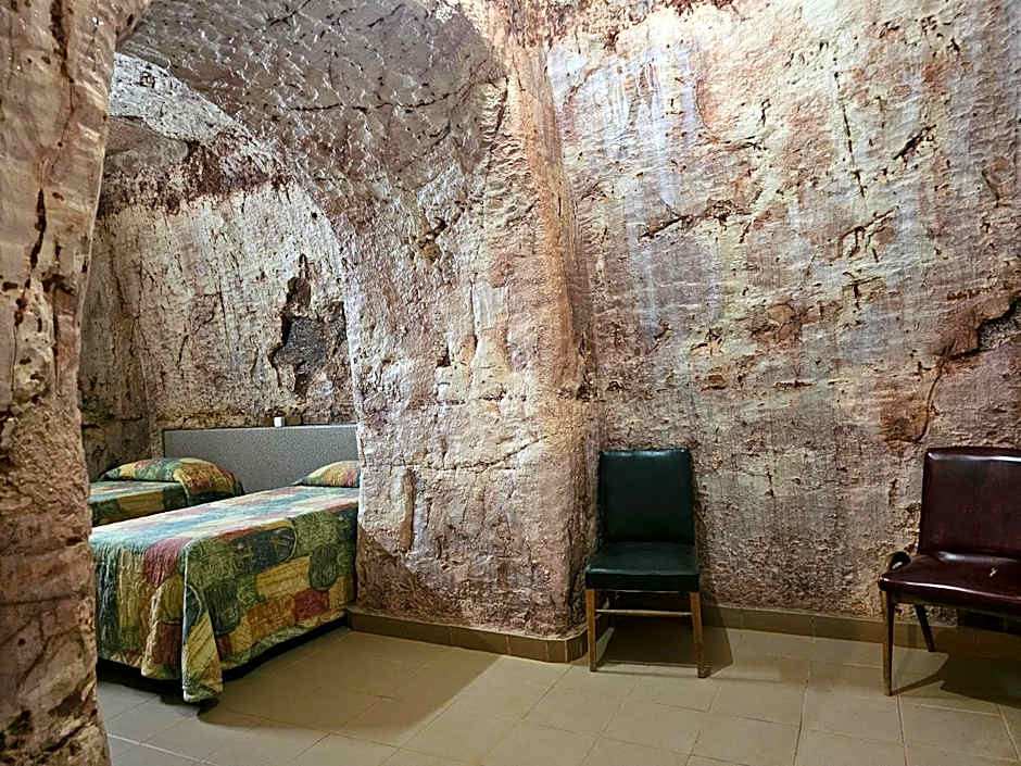 Radeka Downunder Underground Motel