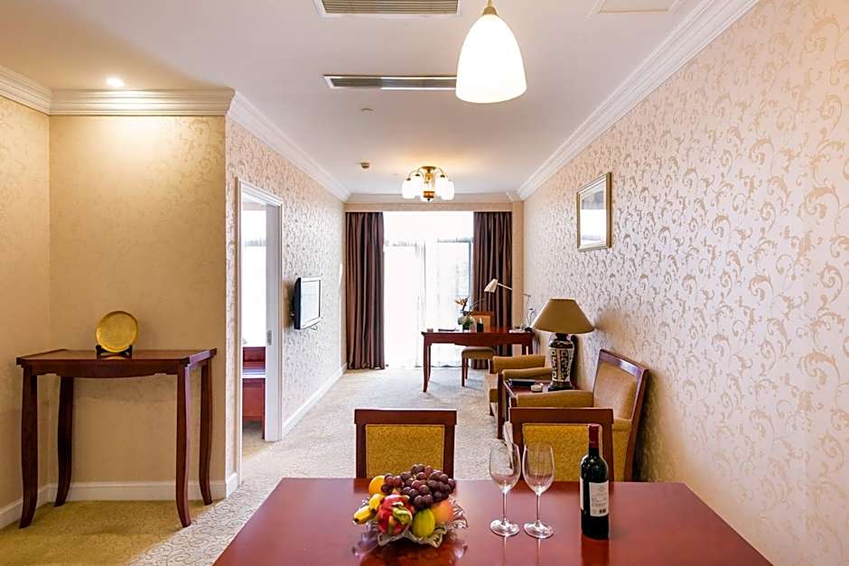 Photo 1 of 4 of Business Executive Suite