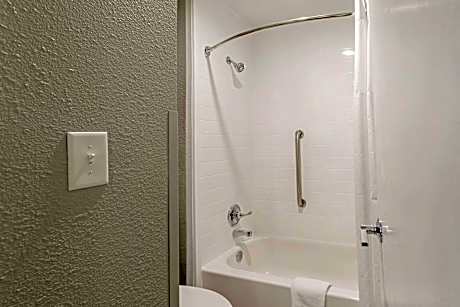 Suite-2 Queen Beds Non-Smoking Separate Bedroom Sofabed Microwave And Refrigerator Wi-Fi Full Breakf