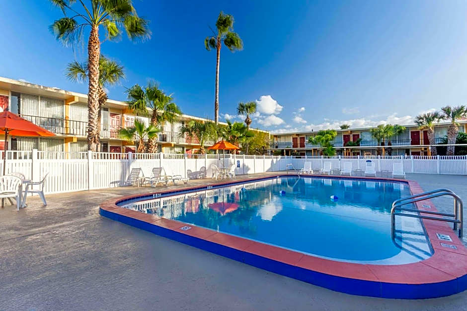 Howard Johnson by Wyndham Lakeland