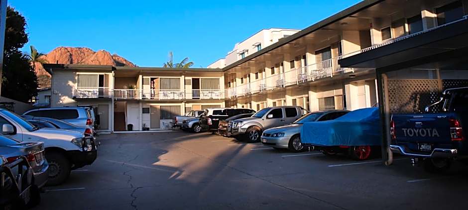 Beach House Motel