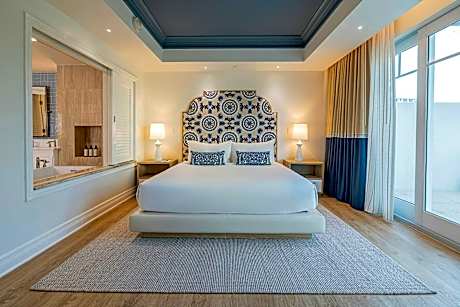 Presidential Suite, 1 King, Sofa bed, City view, Balcony: 2