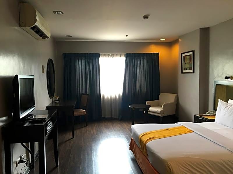 Baguio Burnham Suites Hotel
