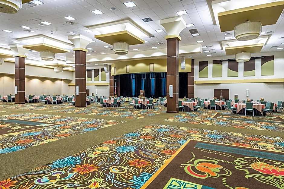 Oasis Hotel & Conv. Center, an Ascend Collection Hotel