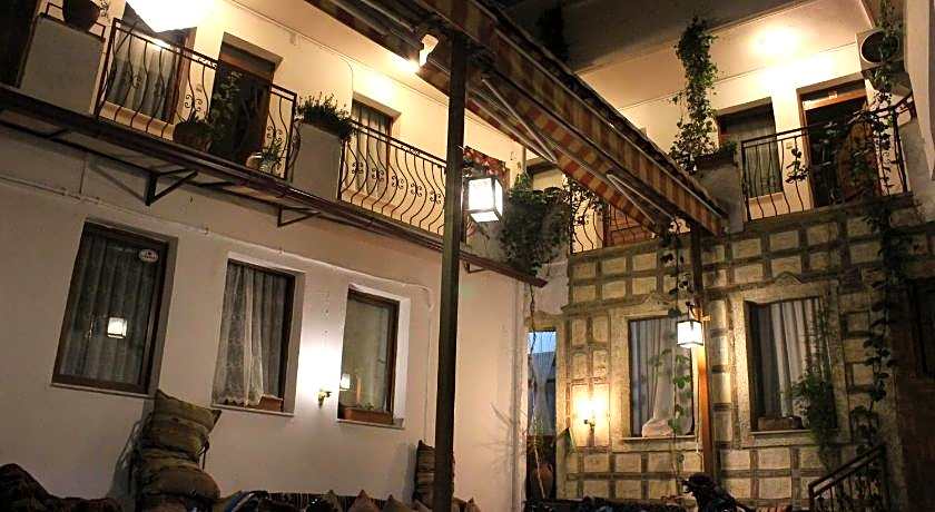 Anz Guest House Pansiyon