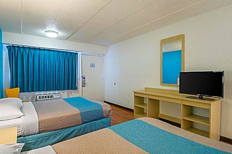 2 FULL BEDS | MOBILITY ACCESSIBLE TUB