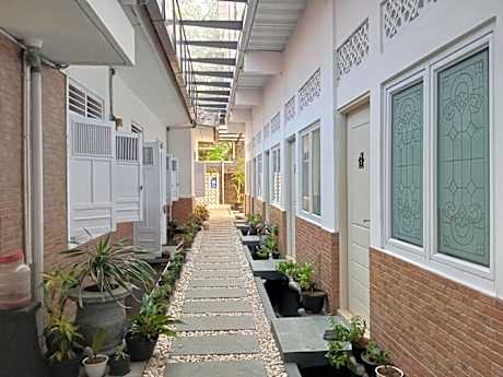 Bu Sepuh GuestHouse