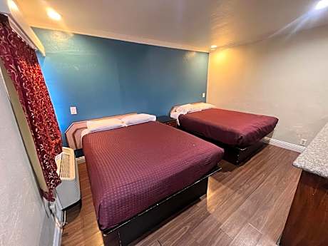 Double Room with Two Double Beds - Smoking