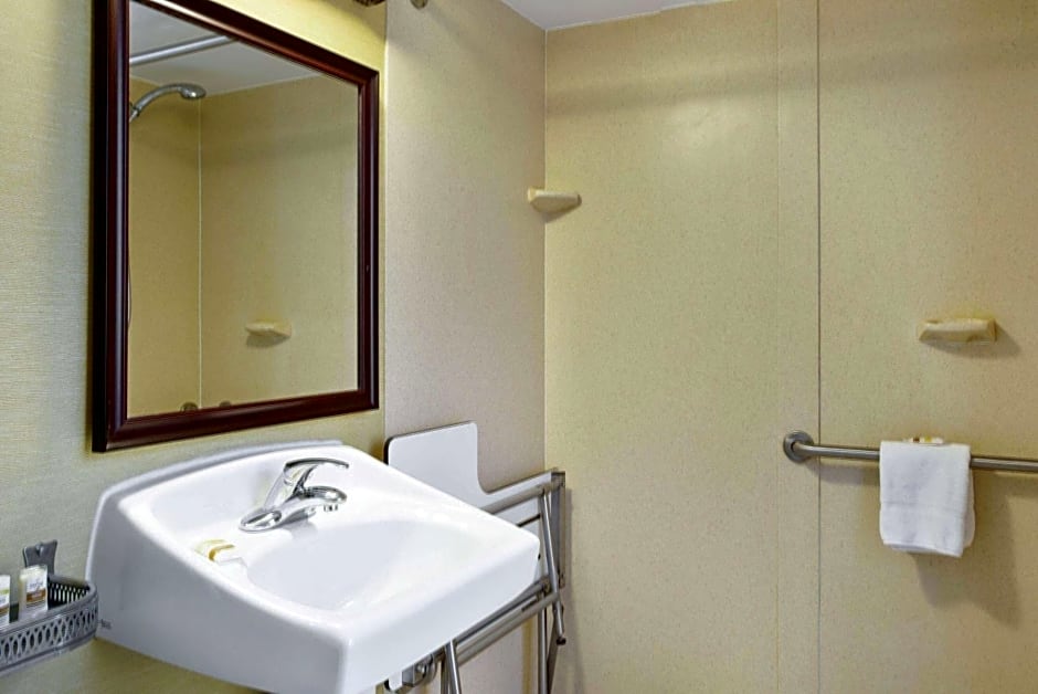 La Quinta by Wyndham Manchester