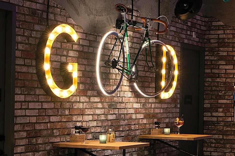 Moxy Amsterdam Schiphol Airport