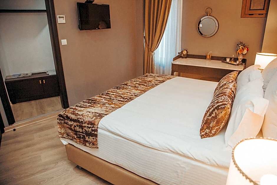 Photo 1 of 11 of King Suite