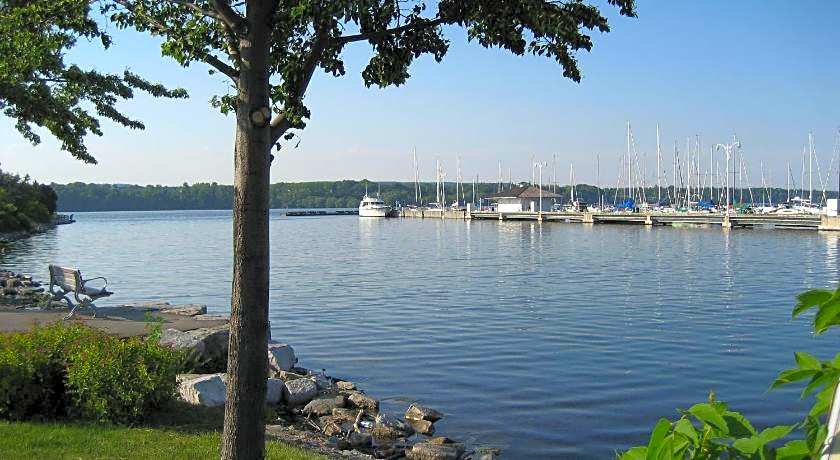 Premier Inn & Suites - Downtown Hamilton Hotel