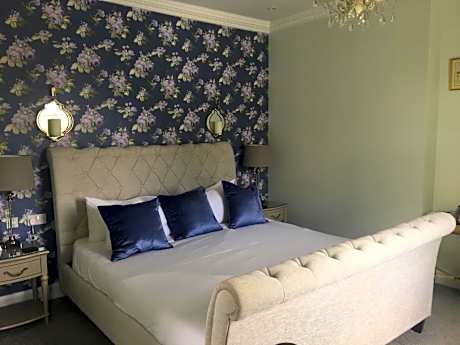 Suite with Garden View