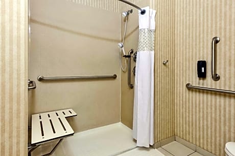 1 KING MOBILITY/HEARING ACC RI SHOWER NOSMOK