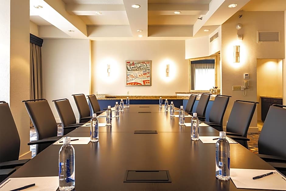 DoubleTree By Hilton Houston Hobby Airport