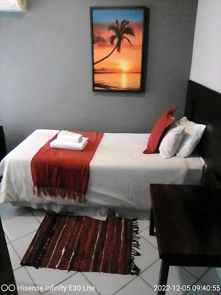 Foto 1 daripada 4 — Single Room