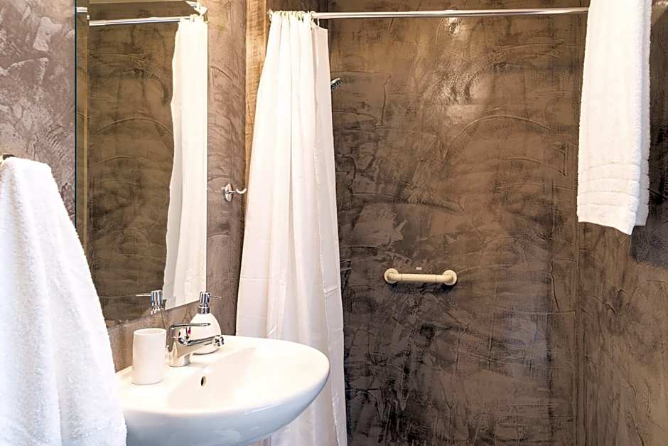 CHROMA Lodge Pikermi