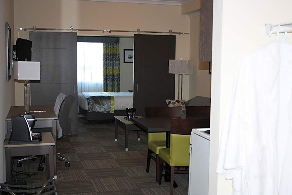 Crossroads Inn & Suites