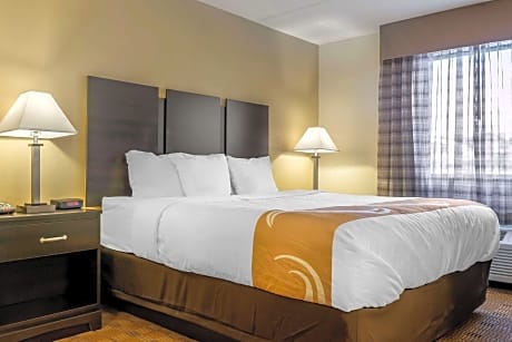 1 King Bed, Nonsmoking