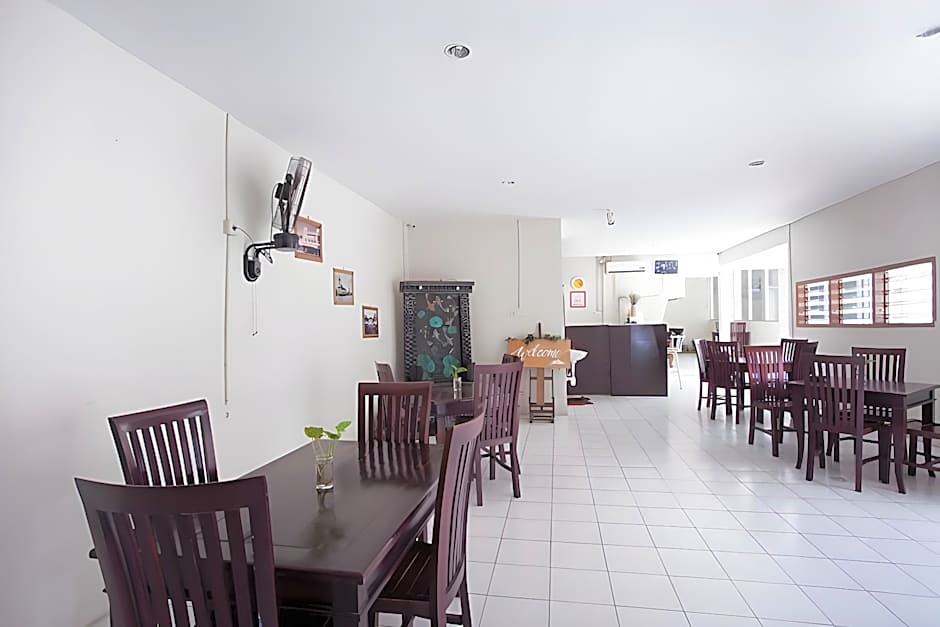 RedDoorz Plus near Galaxy Mall