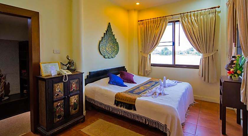 Ayutthaya Garden River Home