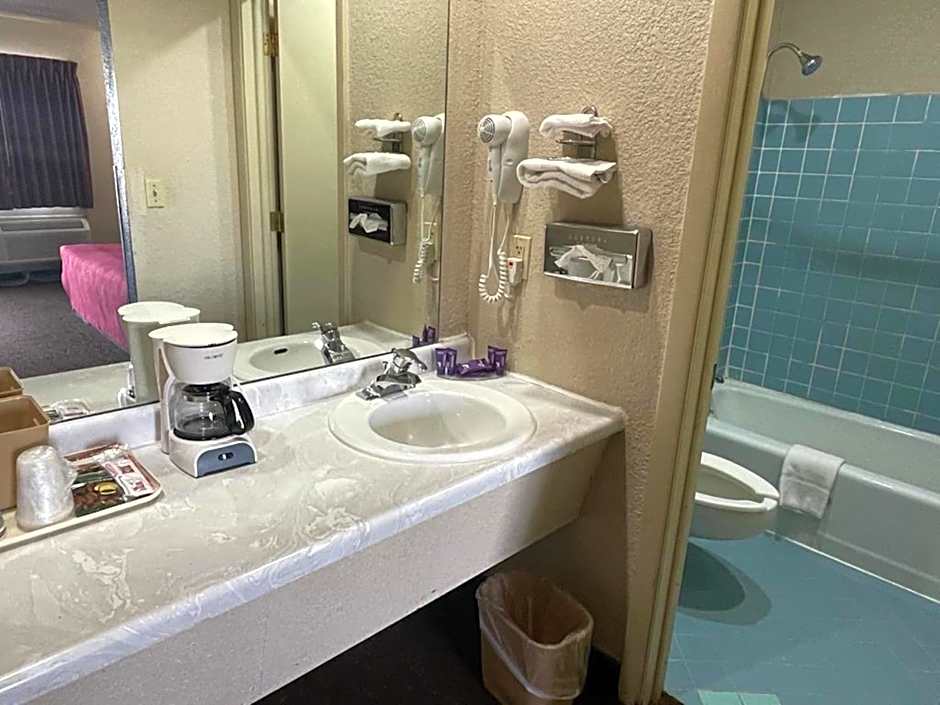 Knights Inn & Suites Emporia