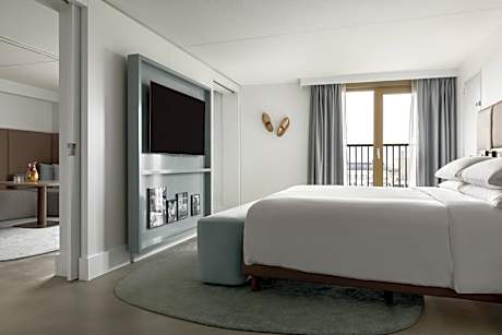 Executive Suite with M Club Lounge Access