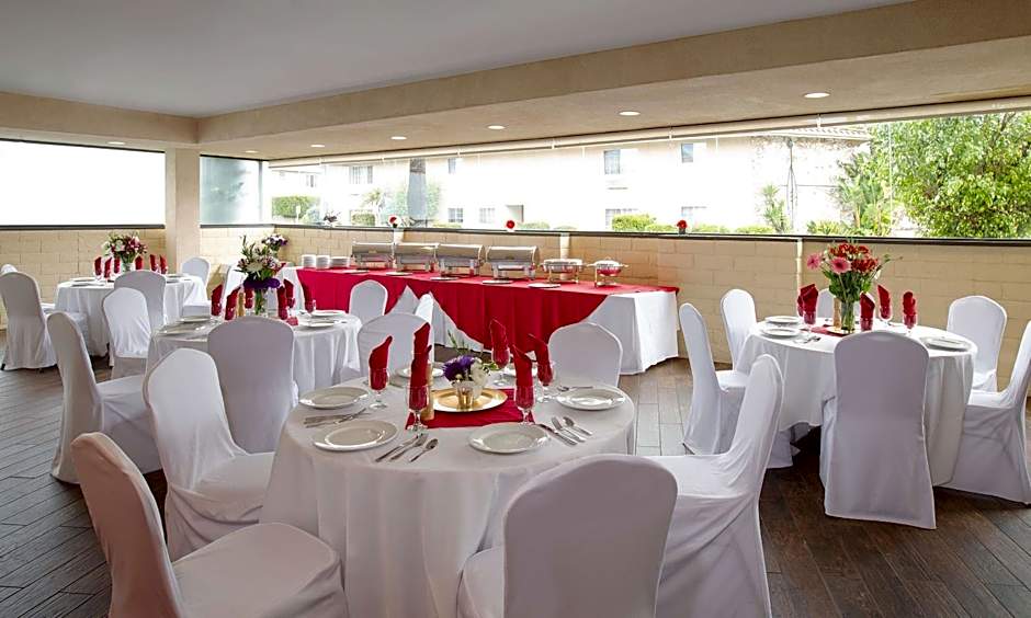 Safari Inn, a Coast Hotel